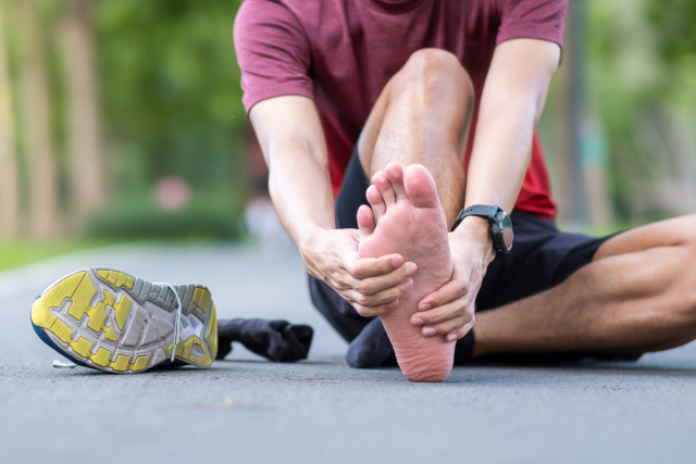 Fascitis plantar: Causas y tratamiento