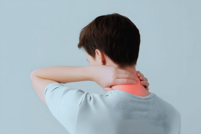 Hábitos que dañan tu columna progresivamente